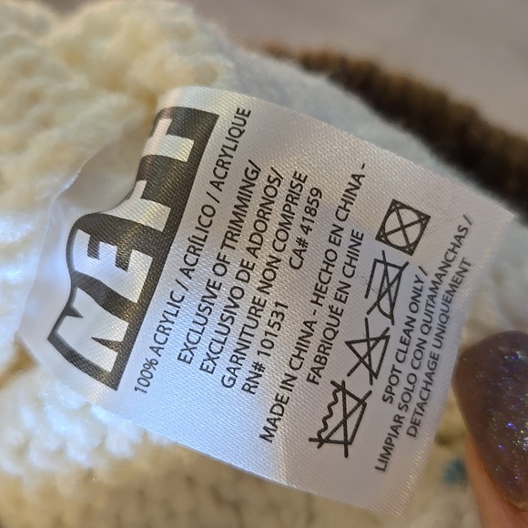 NWT Neff Knit Vanilla Sprinkle Cupcake Beanie - Picture 8 of 8